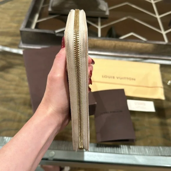 Louis Vuitton Damier Azur Zippy Wallet - Picture 8 of 12